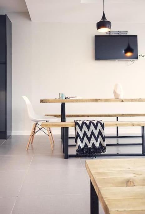 George24 - Spectacular, 5 Minutes To The Beach New Quay Extérieur photo