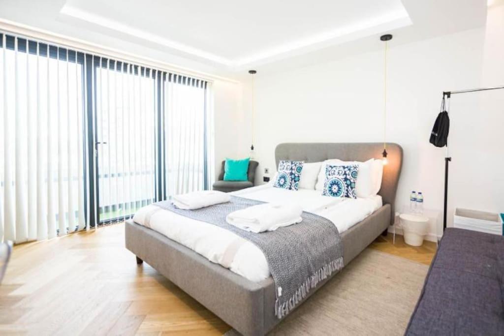 George24 - Spectacular, 5 Minutes To The Beach New Quay Extérieur photo