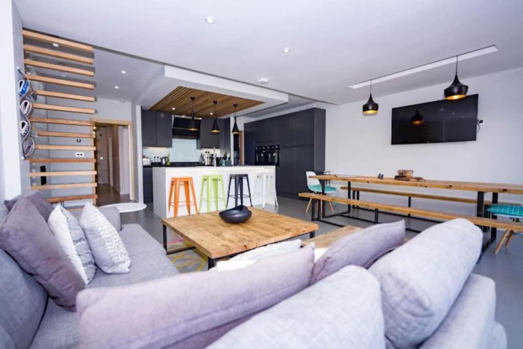 George24 - Spectacular, 5 Minutes To The Beach New Quay Extérieur photo